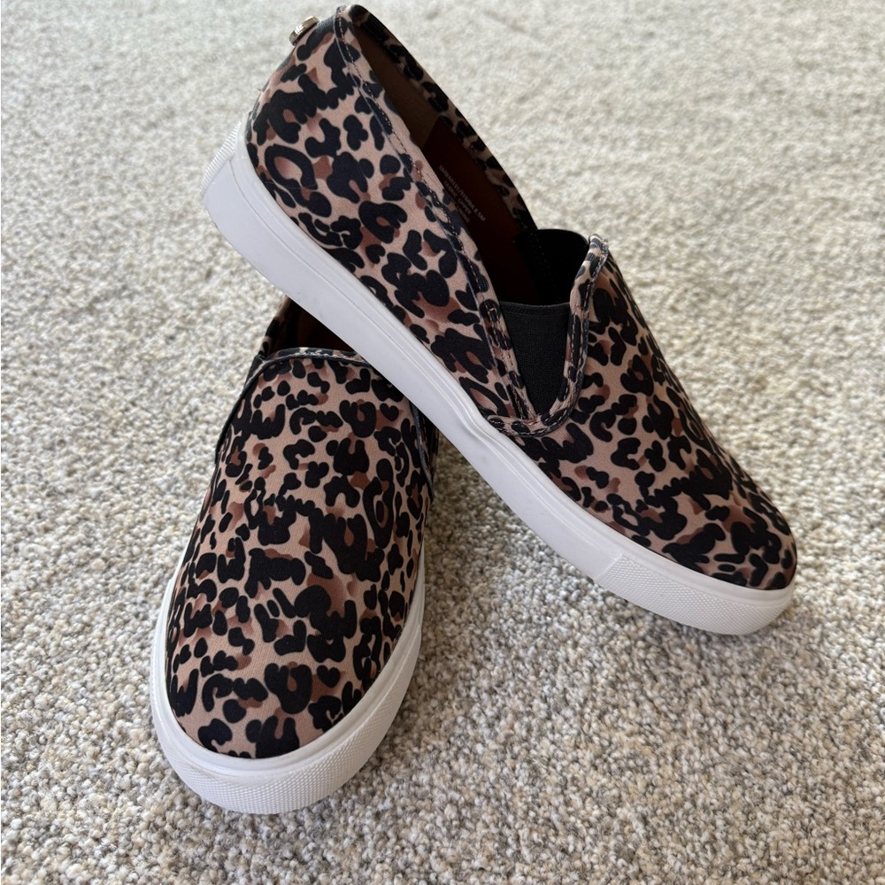 Steve Madden Size 8.5 Leopard Print Slip-On Sneakers